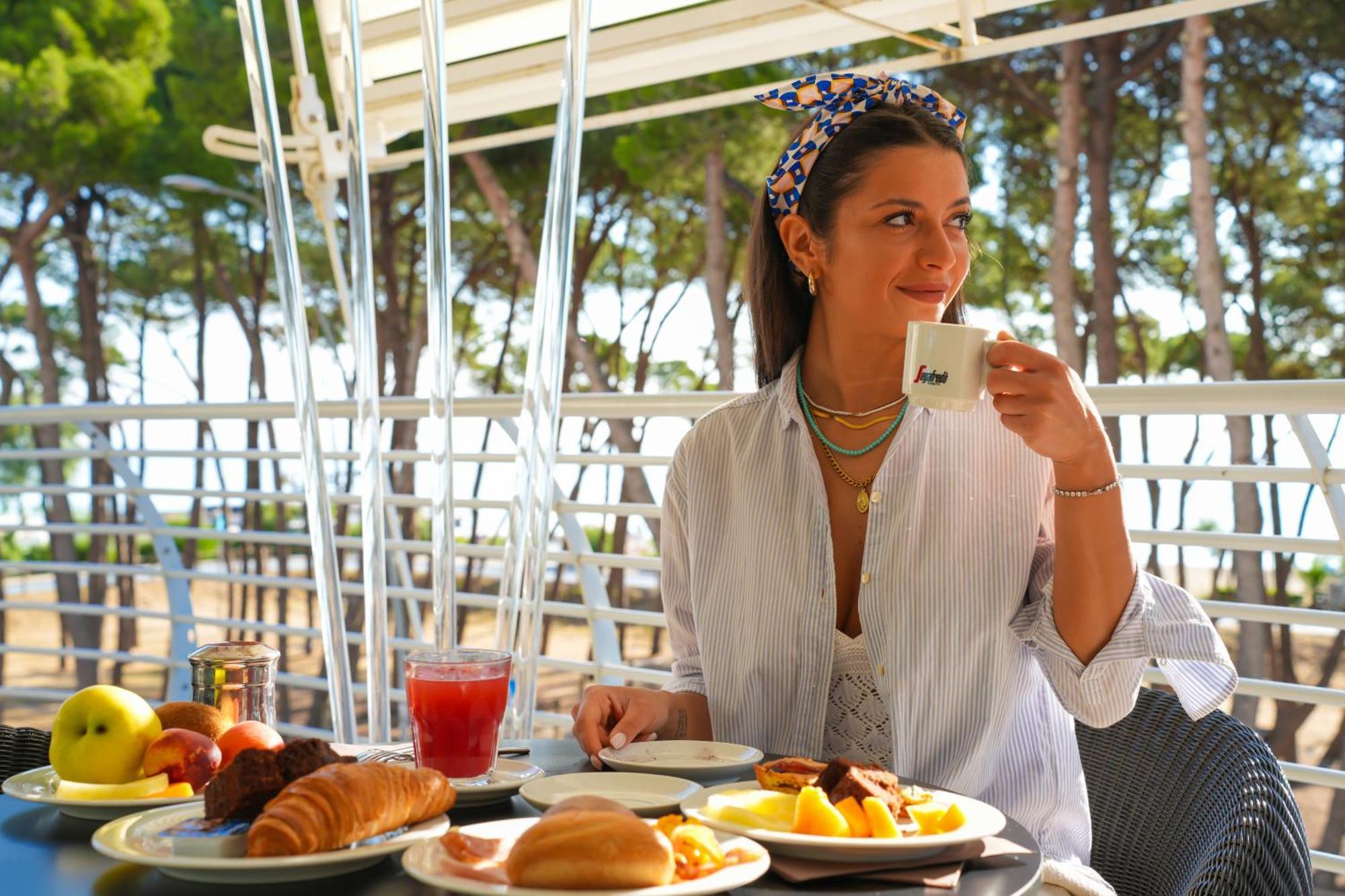 Hotel Lido Alba Adriatica Eksteriør bilde