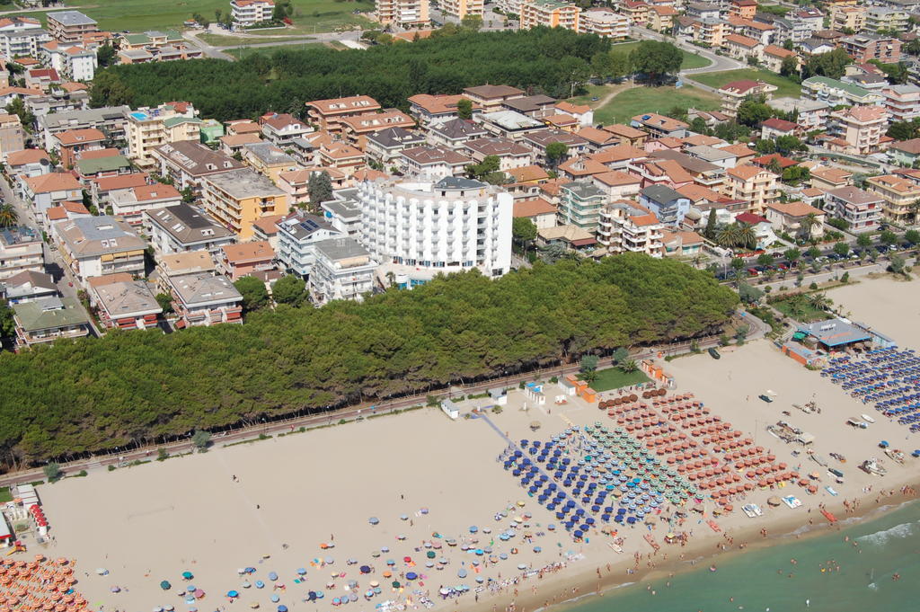 Hotel Lido Alba Adriatica Eksteriør bilde