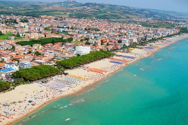 Hotel Lido Alba Adriatica Eksteriør bilde