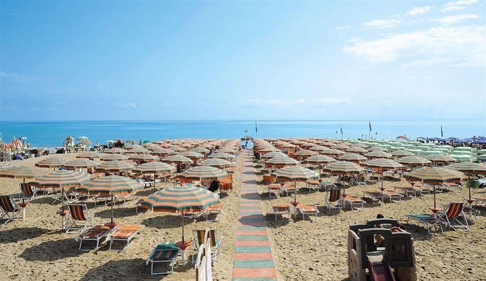 Hotel Lido Alba Adriatica Eksteriør bilde